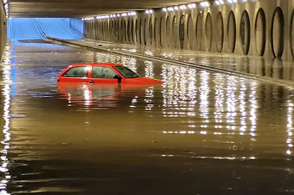 Túnel inundado en Valencia.Policía localTWITTER