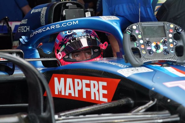 El piloto español de Fórmula 1 (Alpine) Fernando Alonso, durante los enternamientos libres del GP de Miami 2022. - Hasan Bratic/dpa