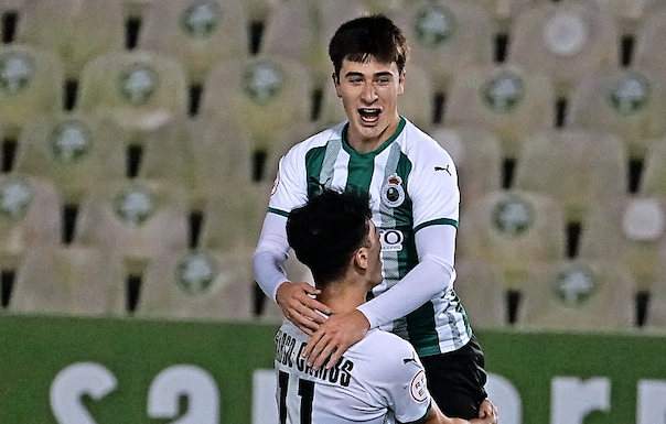 Pablo Torre, celebrando un gol con Marco Camus. / HARDY