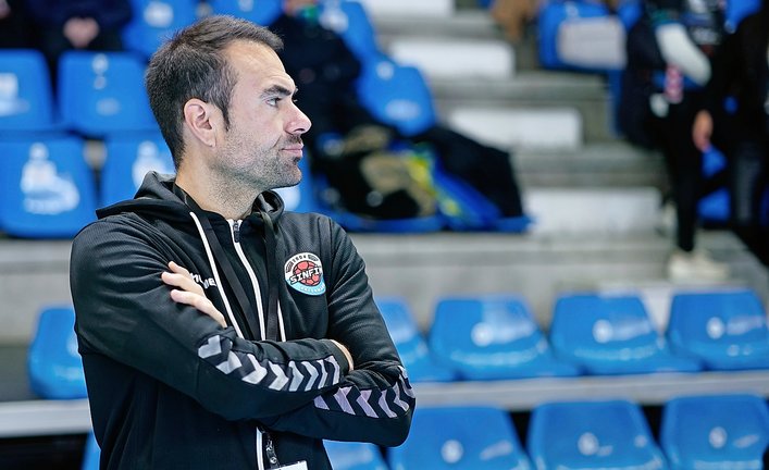 Víctor Montesinos ha sido entrenador del Sinfín durante dos temporadas. / Hardy