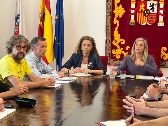 Cargar máis
La directora de Trabajo del Ministerio, Verónica Martínez, se reúne con patronal y sindicatos del metal de Cantabria para intentar llegar a un acuerdo y desbloquear el conflicto por la negociación del convenio y acabar con la huelga, que cumple 20 días.