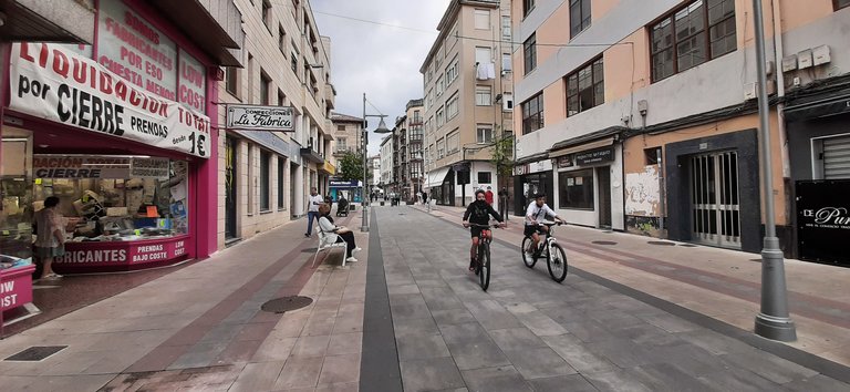 Una calle de Torrelavega. / Archivo
