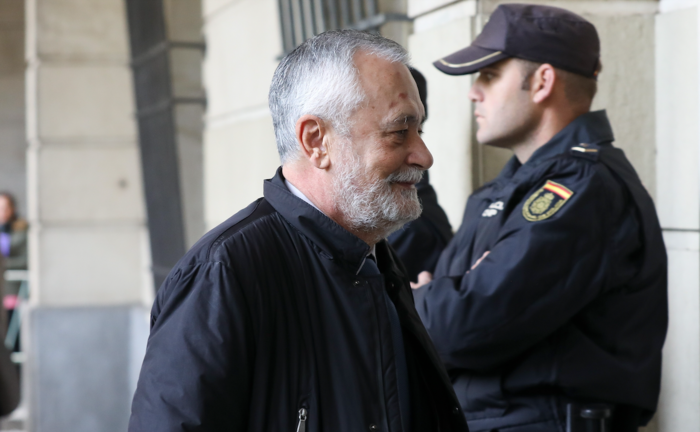 El expresidente de la Junta de Andalucía José Antonio Griñán llega a la Audiencia de Sevilla para conocer la sentencia del caso de los ERE.