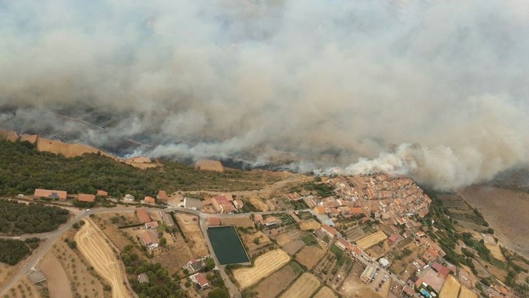 La población de Añón de Moncayo fue evacuada ante el riesgo por la cercanía del fuego. /E.P.