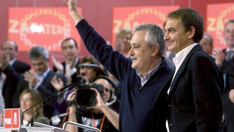 El expresidente José Luis Rodríguez Zapatero y José Antonio Griñán, en 2011. EFE/Juan Ferreras (Archivo)