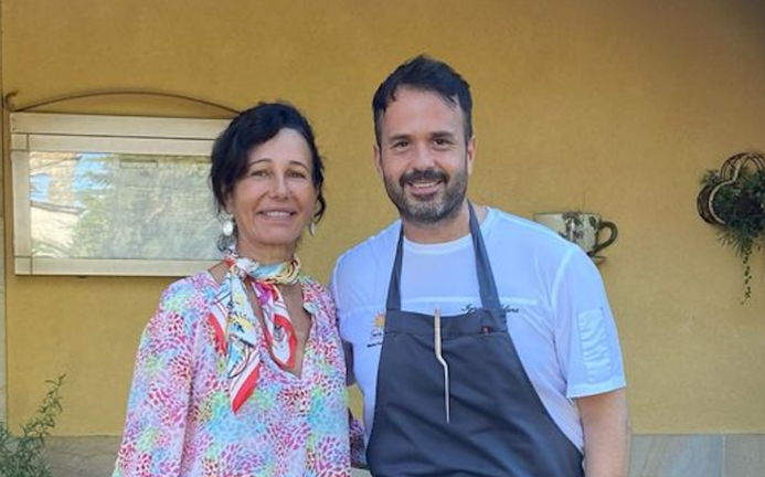 Ana Botín y el cocinero Nacho Solana. / TWITTER