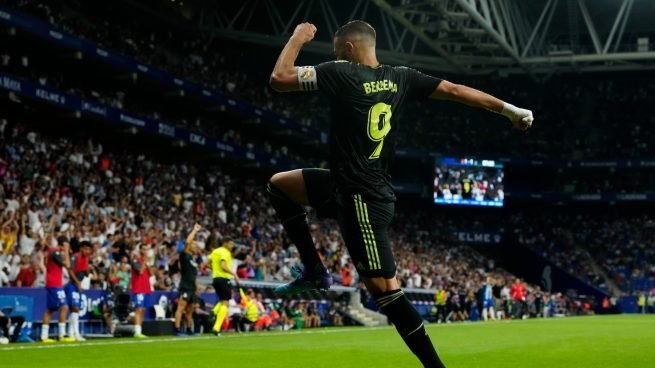 Benzema celebra un gol con el Real Madrid. (EFE)