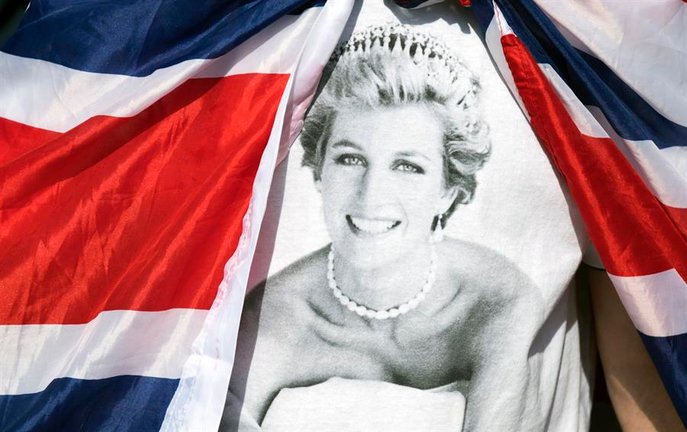 Foto de archivo de un tributo en memoria de la princesa Diana de Gales. EFE/Will Oliver