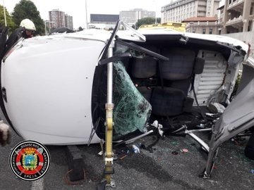 EuropaPress_4654053_coche_accidente_santander_vieron_involucrados_tres_vehiculos