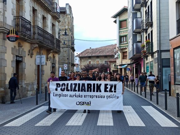 Manifestación contra la presencia de la Guardia Civil en Alsasua en la jornada del Ospa Eguna.
