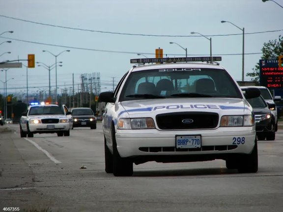 Un sospechoso en los ataques de Saskatchewan que mataron a 10 personas fue encontrado muerto, según la policía canadiense. El otro de los dos sospechosos, que según la policía son hermanos, podría estar herido.
