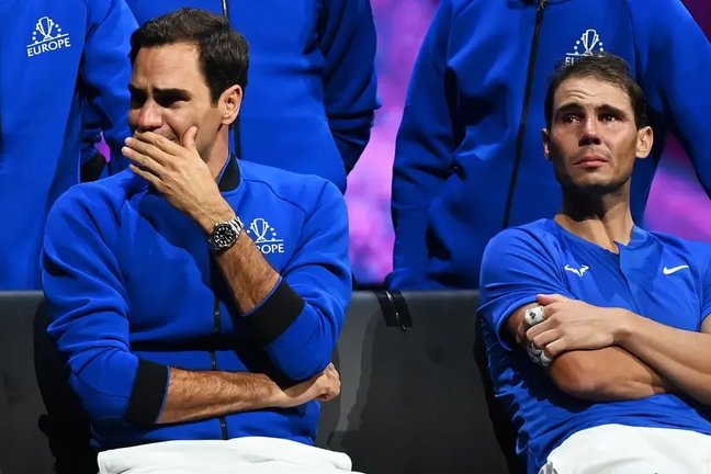 Roger Federer y Rafa Nadal llorando en la despedida del tenis del suizo FOTO: ANDY RAIN EFE