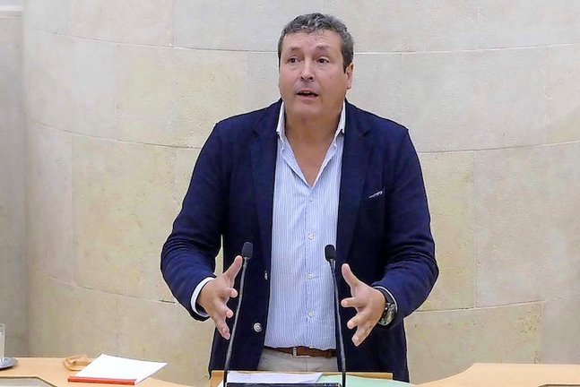 El diputado del Partido Popular en el Parlamento de Cantabria, Iñigo Fernández. / ALERTA