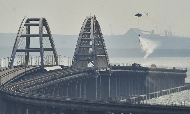 El puente de Crimea, tras la explosión. EFE/EPA/STRINGER