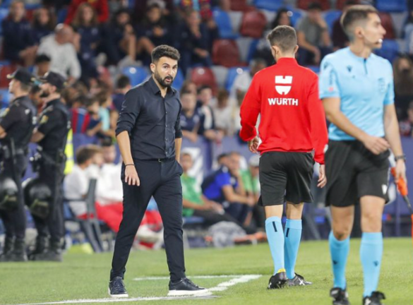 Fernández Romo durante el encuentro contra el Levante. / ALERTA