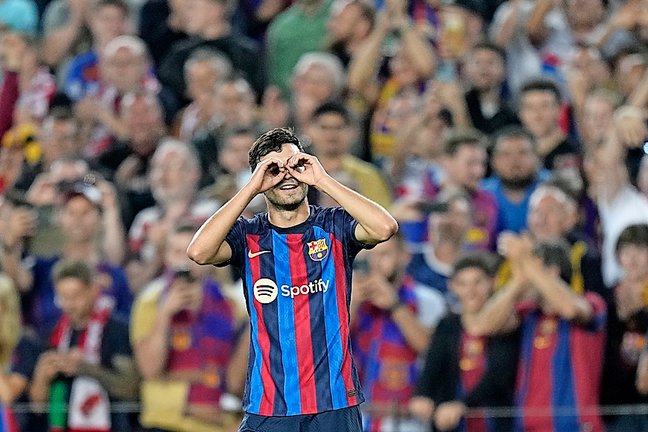 El centrocampista del FC Barcelona Pedri González celebra un gol. / EFe