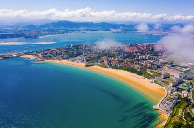 Vista aérea de la capital de Cantabria, Santander. / A.E.