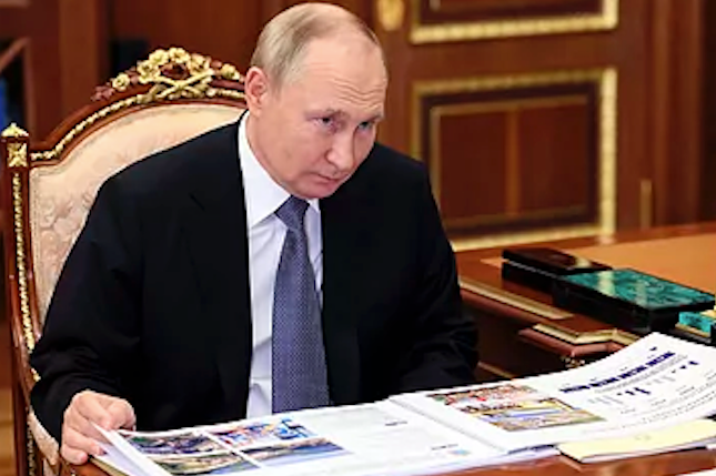 Vladimir Putin durante una reunión, en Moscú.AP