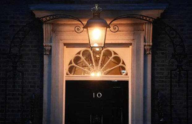 Número 10 de Downing Street, residencia oficial del jefe de Gobierno británico. EFE/EPA/Neil Hall