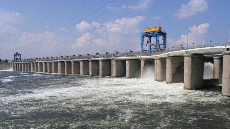 La central hidroeléctrica de Kajovka, en la región ucraniana de Jersón, en una imagen de archivo.GENNADYL / WIKIMEDIA COMMONS
