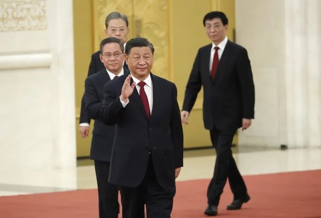 Xi Jinping (c), junto a los nuevos miembros del Comité Permanente del Politburó. EFE/EPA/Mark R. Cristino