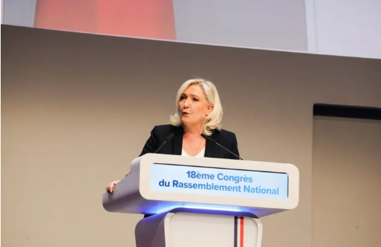 La exlíder ultraderechista francesa Marine Le Pen, durante el congreso de hoy en París. EFE/EPA/Teresa Suárez