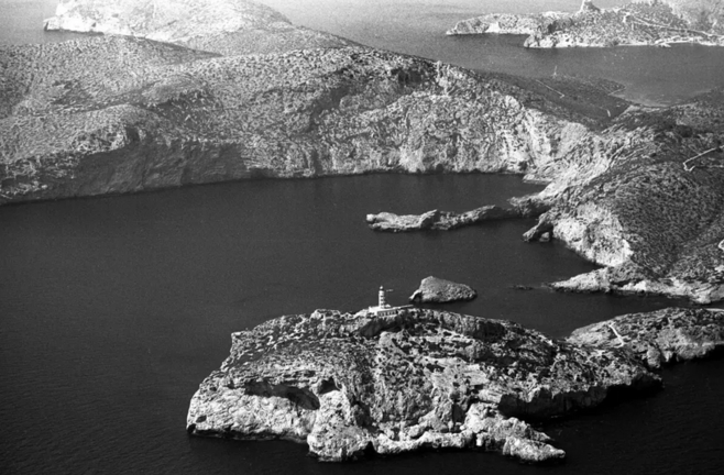 Vista aérea de la Isla de Cabrera, situada a 15 kilómetros de la costa sur de Mallorca. EFE/aa