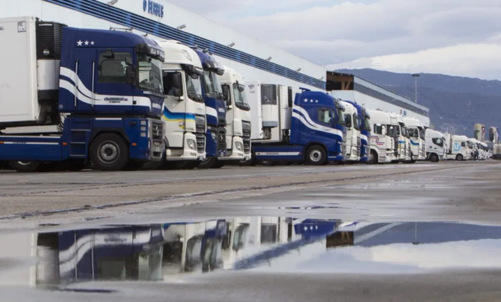 Camiones en el puerto de Vigo, durante una huelga de transportistas. EFE/Salvador Sas
