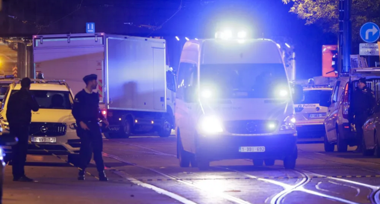 Un policía ha muerto y otro ha resultado herido tras ser acuchillados esta noche en Bruselas. EFE/EPA/OLIVIER HOSLET