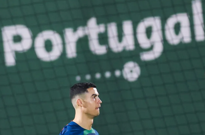 El jugador de la selección portuguesa de fútbol, Cristiano Ronaldo, en un entrenamiento en Catar. EFE/EPA/Jose Sena Goulao