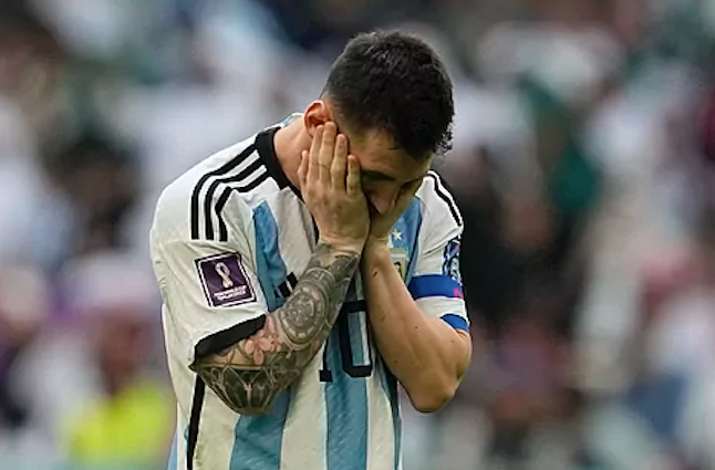 Messi se lamenta ante la derrota de Argentina.E. NOROOZIAP