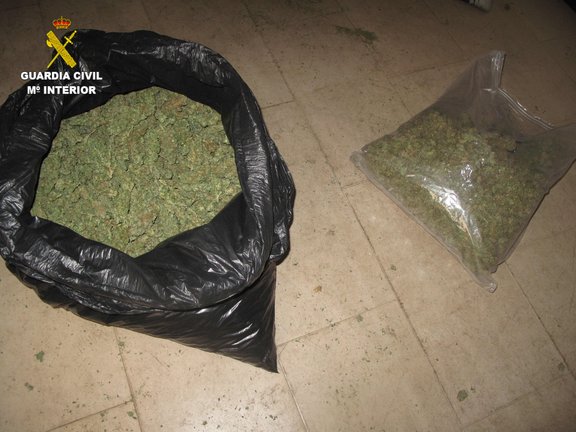 Marihuana intervenida por la Guardia Civil. / E.P.