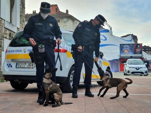 Agentes de la policia en Torrelavega.
