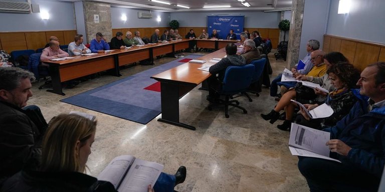Reunión con los alcaldes del PP en Cantabria. / ALERTA