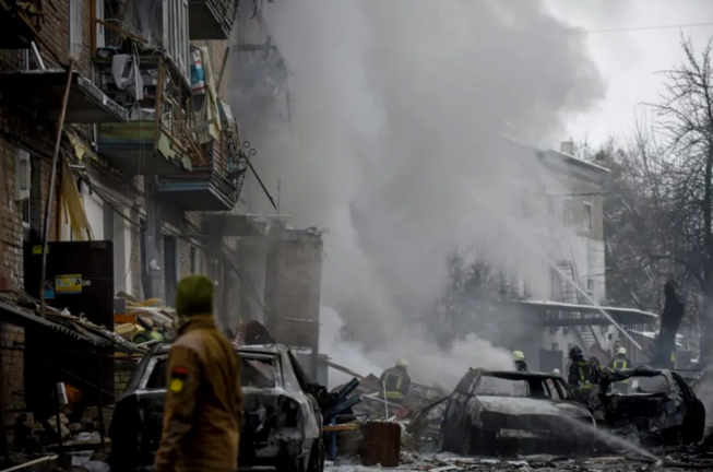 Edificios destruidos en Kiev, en una imagen de archivo. EFE/EPA/Oleg Petrasyuk