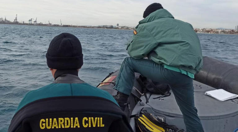 Un instructor del CAE de la Guardia Civil sufre un grave accidente en el puerto de Santander