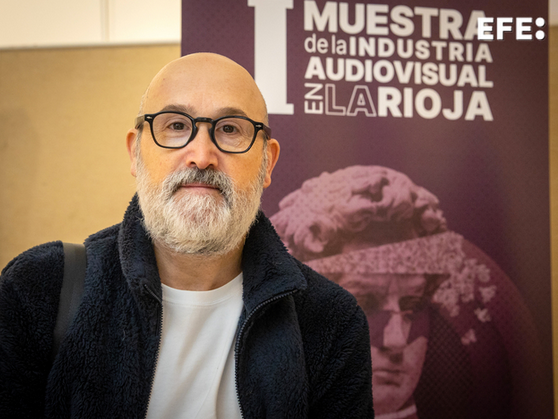 El actor riojano Javier Cámara antes de participar en la charla "La experiencia de crear un corto", dentro de la última jornada de la Muestra de la Industria Audiovisual de La Rioja "PlayLaRioja", celebrada en Logroño. EFE/ Raquel Manzanares.