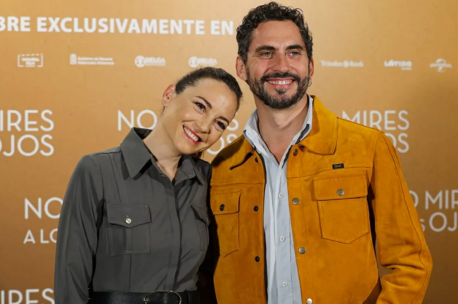 Los actores Leonor Waitling y Paco León, durante el posado de la película "No mires a los ojos", ayer en Madrid. EFE/ Luis Millan