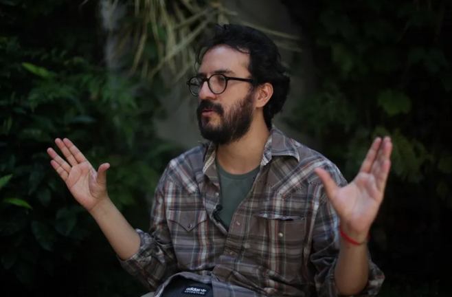 El director mexicano Alberto Arnaut habla durante una entrevista para EFE en Ciudad de México (México). EFE/Sáshenka Gutiérrez