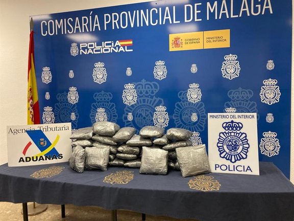 La Policía Nacional, en una operación conjunta con Vigilancia Aduanera de la Agencia Tributaria en el marco del proyecto 'Empact', ha interceptado un cargamento marítimo de 56 kilos de MDMA (éxtasis) cuando partía desde Tarifa (Cádiz) con destino a Argentina. EFE