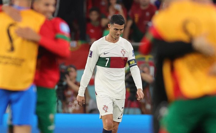 El delantero de Portugal Cristiano Ronaldo tras la derrota de su equipo ante Marruecos en partido de cuartos de final del Mundial Qatar 2022. EFE / Friedemann Vogel