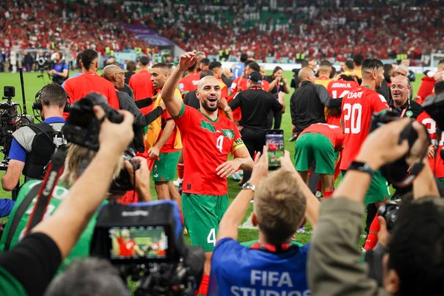 El marroquí Sofyan Amrabat celebra la clasificación de su equipo para las semifinales del Mundial de Qatar 2022. EFE / JOSE SENA GOULAO