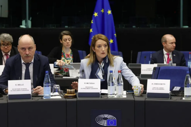 La presidenta del Parlamento Europeo, Roberta Metsola (C),en la conferencia de presidentes celebrada este martes en el Parlamento Europeo en Estrasburgo, Francia. EFE/EPA/Julien Warnand