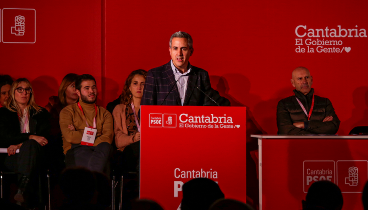 Pablo Zuloaga en el Comité Regional Extraordinario del PSC-PSOE, en Torrelavega.