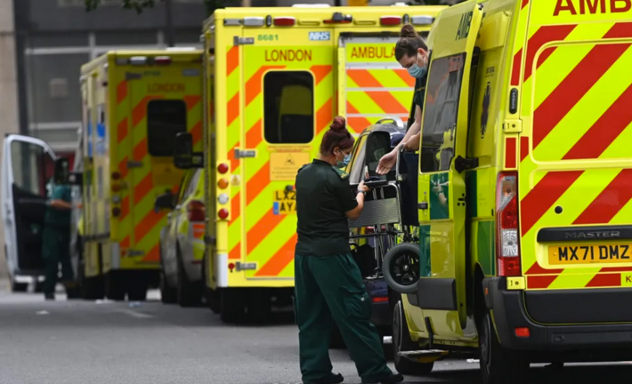 Ambulancias en Londres. EFE/EPA/Andy Rain
