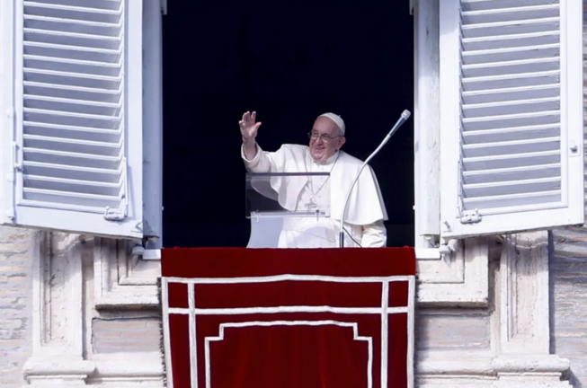 El papa, este domingo durante el rezo del Angelus. EFE/EPA/Fabio Frustaci