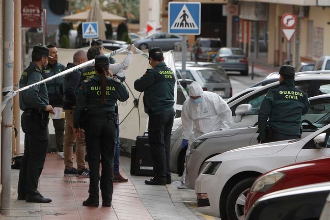 La Guardia Civil de Alicante investiga la muerte violenta de una mujer, española de unos 75 años, que ha fallecido en la madrugada de este miércoles en un domicilio del casco urbano (en la imagen) de Guardamar del Segura.EFE/ Morell