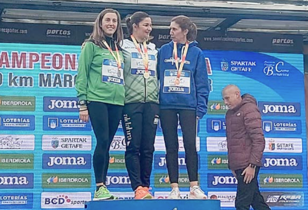 Ruth Rueda en el podio con las otras medallistas. / AlERtA