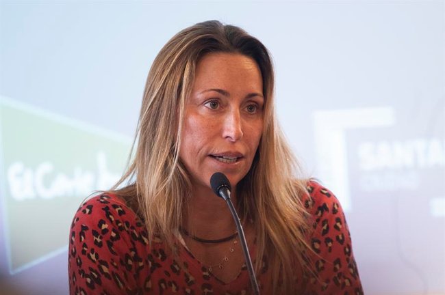 La doble medallista olímpica de natación sincronizada Gemma Mengual, una de las premiadas por la Asociación de la Prensa Deportiva de Cantabria. EFE / Pedro Puente Hoyos