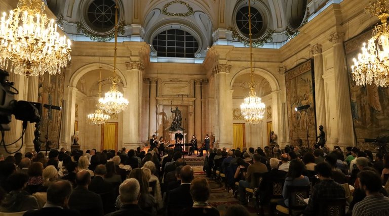 El Palacio Real de Madrid y los 'Stradivarius' de Patrimonio Nacional despiden el 2022 con el concierto de TVE.